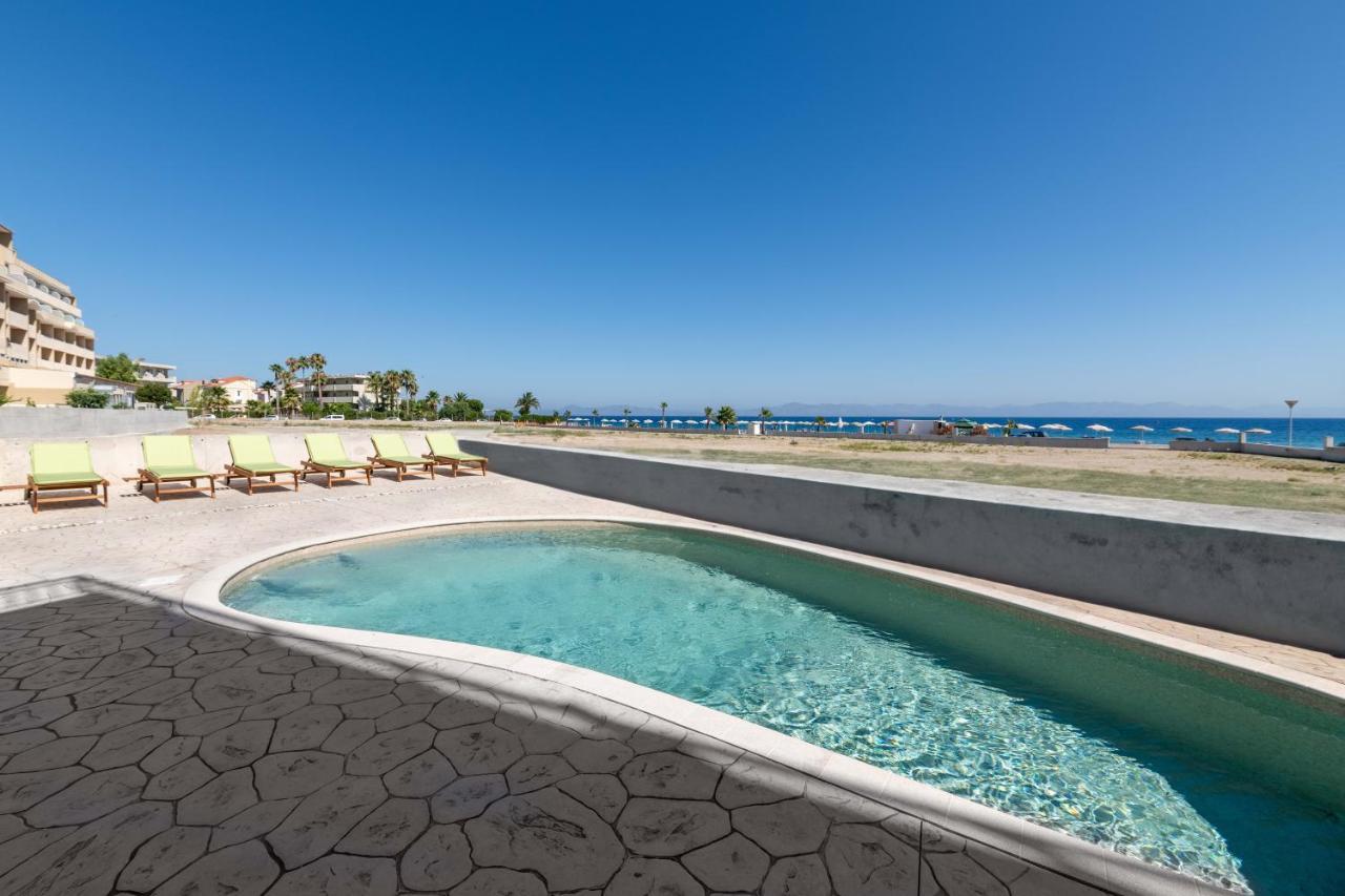 White&Blue Luxury Suites Ialysos  Buitenkant foto