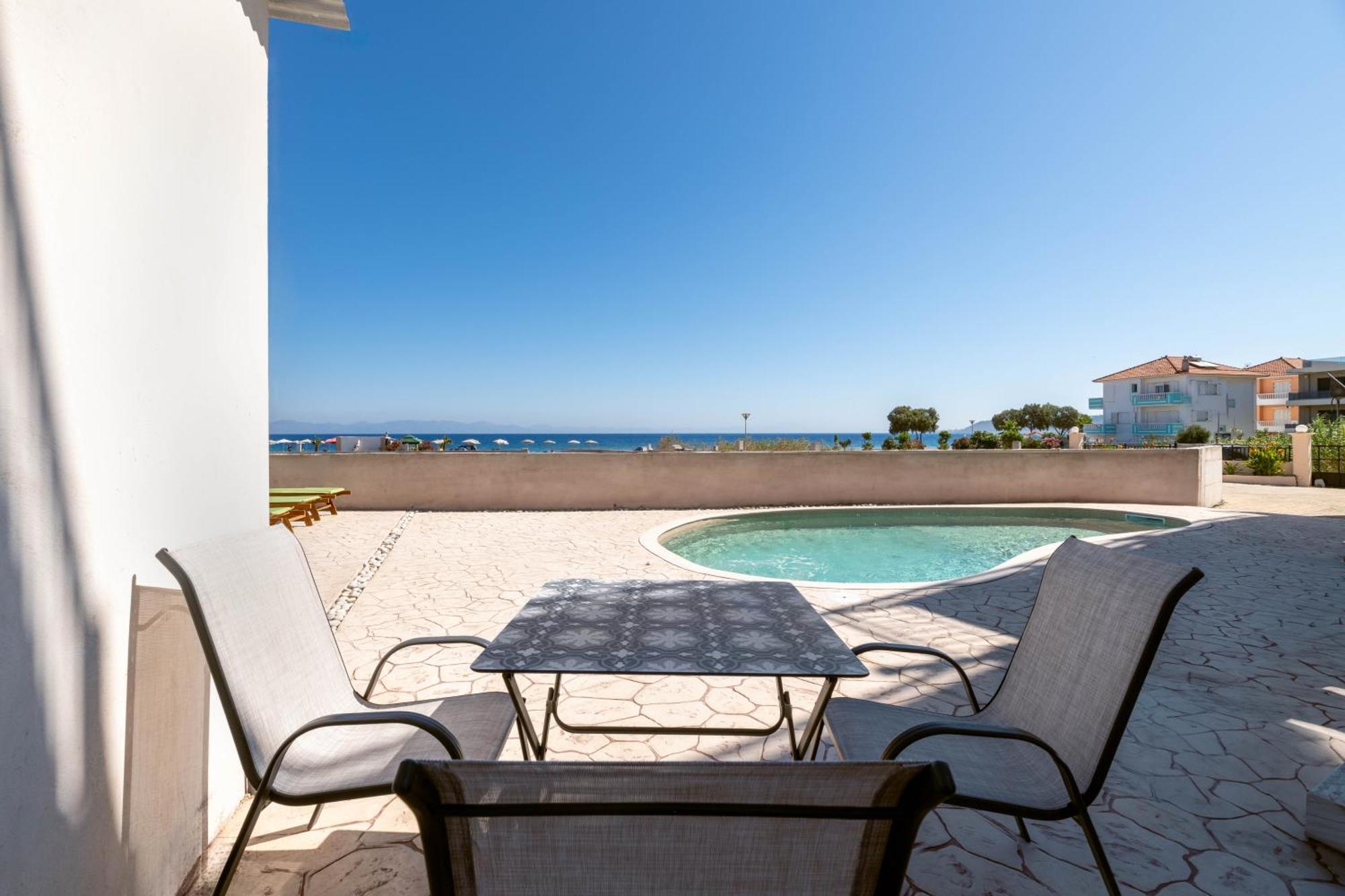 White&Blue Luxury Suites Ialysos  Buitenkant foto