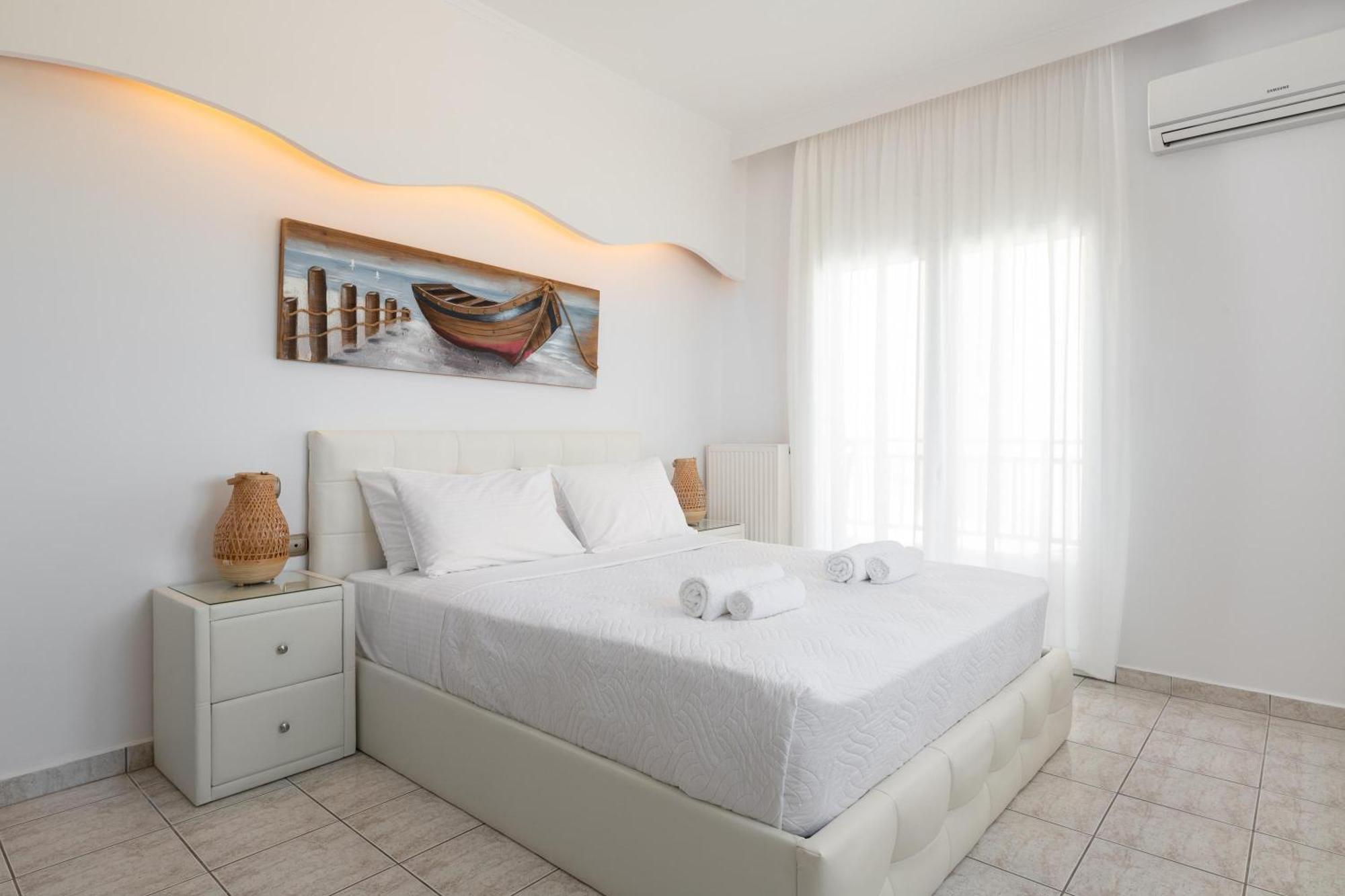 White&Blue Luxury Suites Ialysos  Buitenkant foto