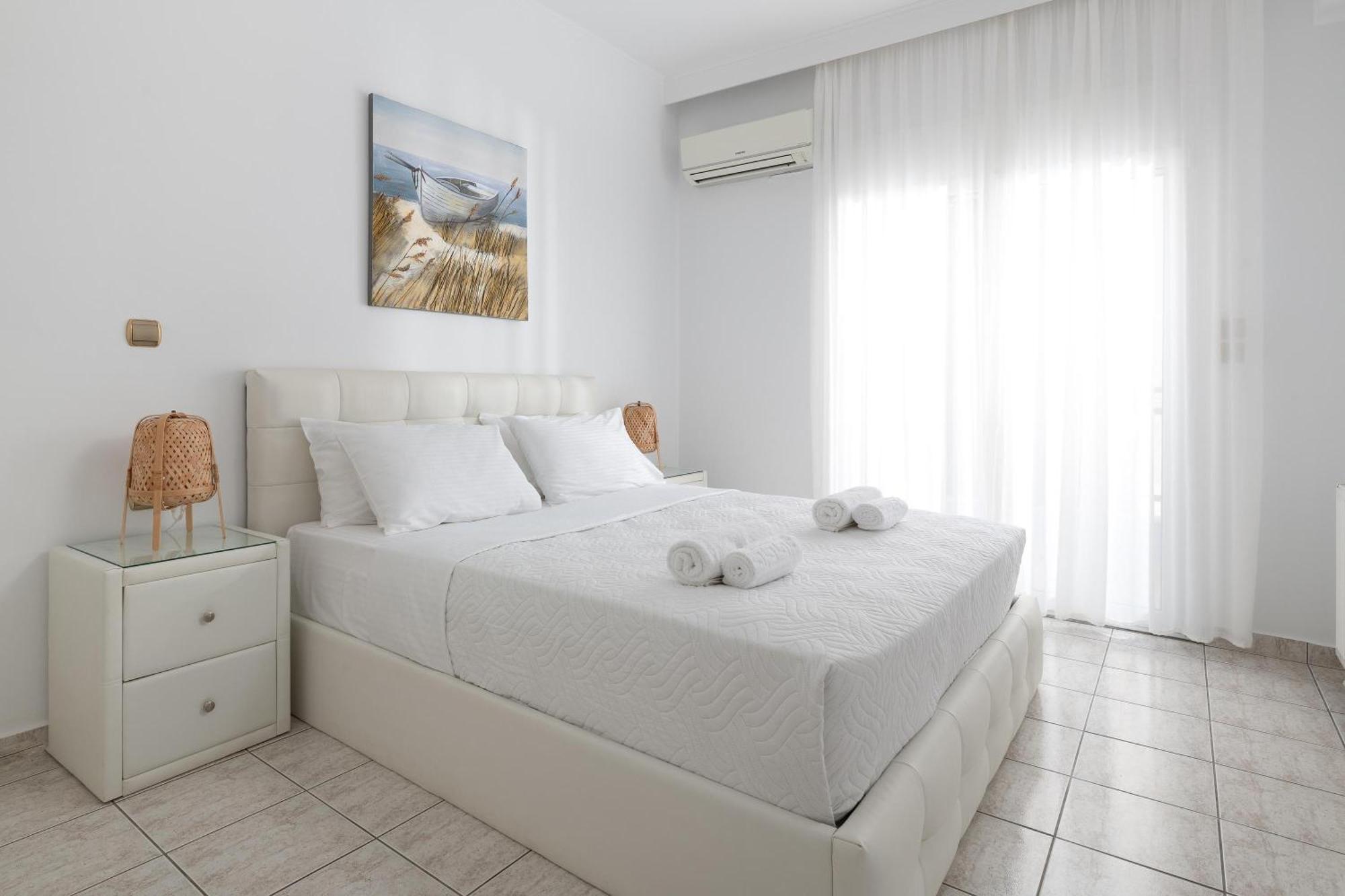 White&Blue Luxury Suites Ialysos  Buitenkant foto
