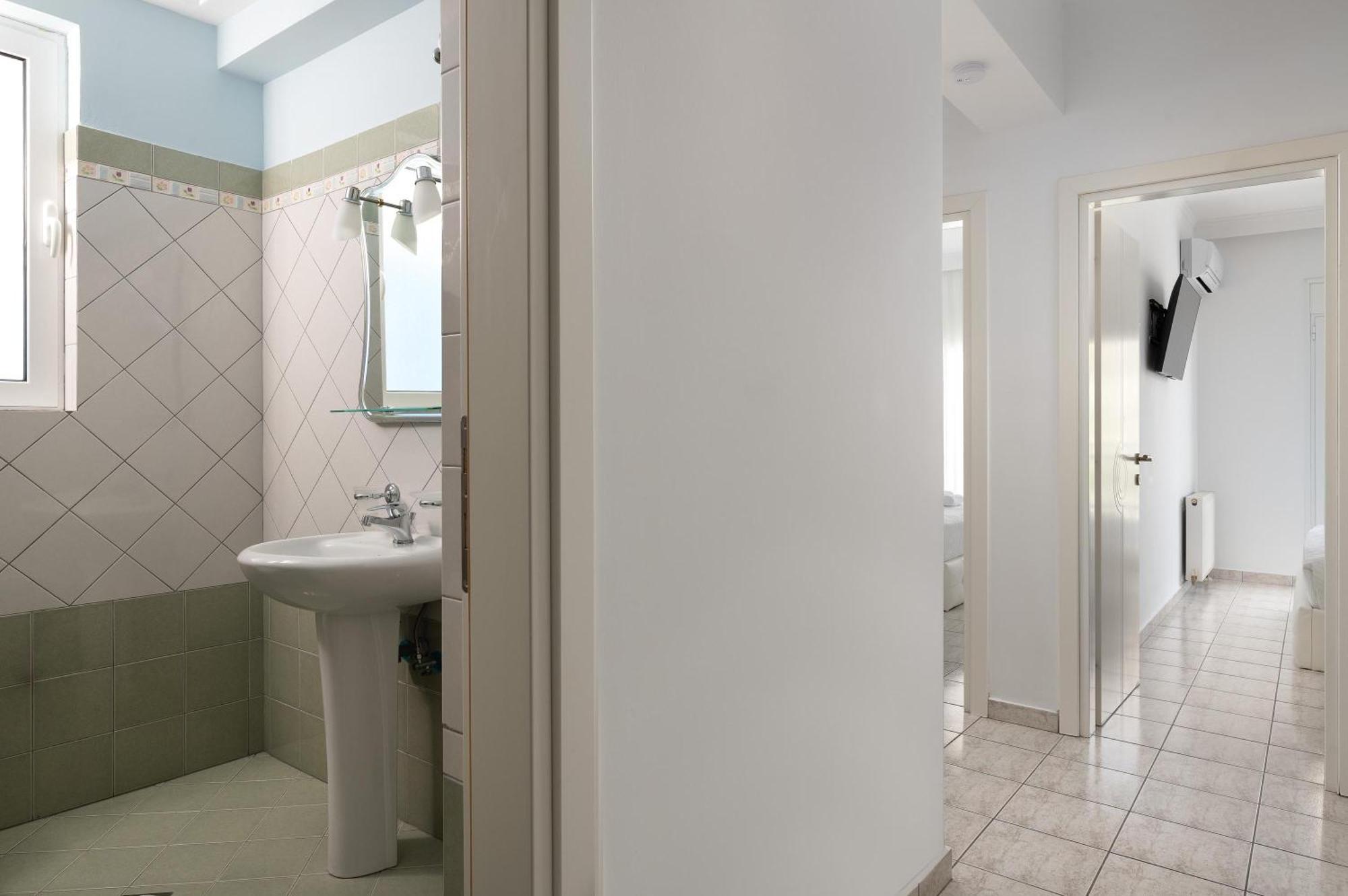 White&Blue Luxury Suites Ialysos  Buitenkant foto