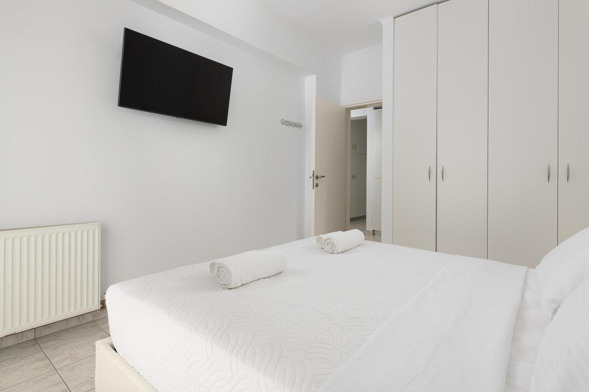 White&Blue Luxury Suites Ialysos  Buitenkant foto