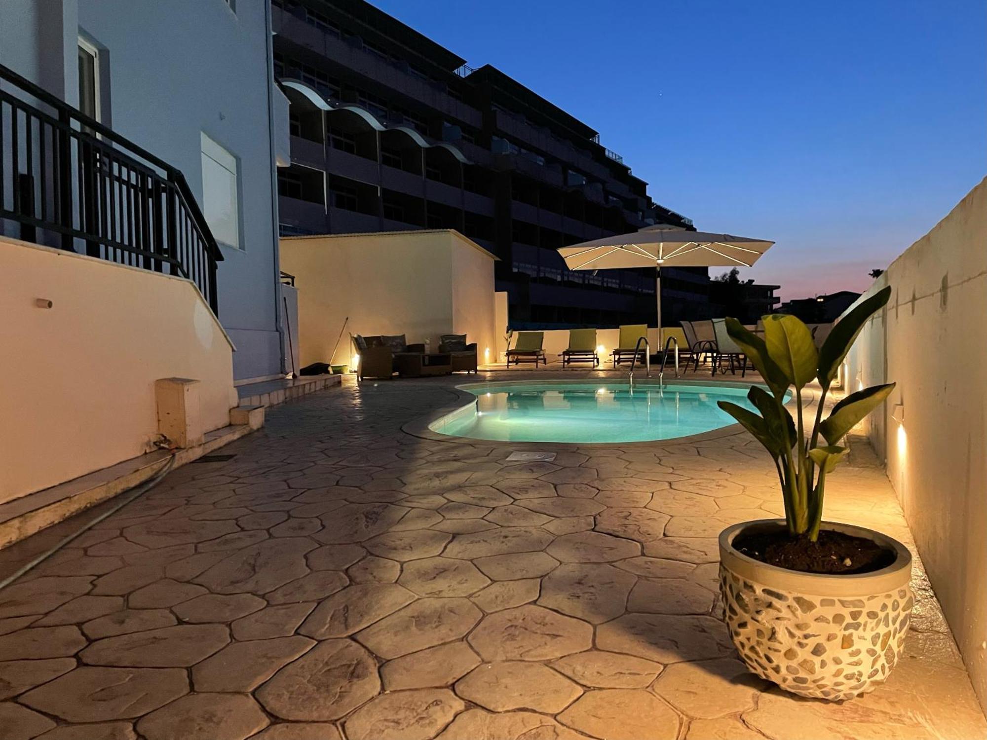 White&Blue Luxury Suites Ialysos  Buitenkant foto