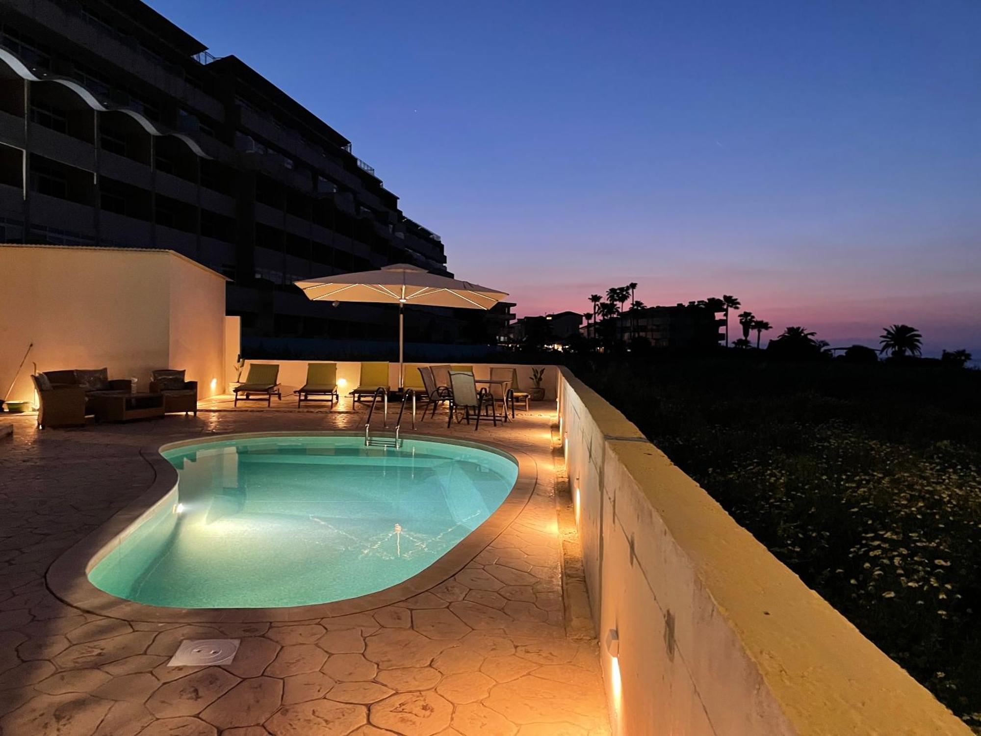 White&Blue Luxury Suites Ialysos  Buitenkant foto