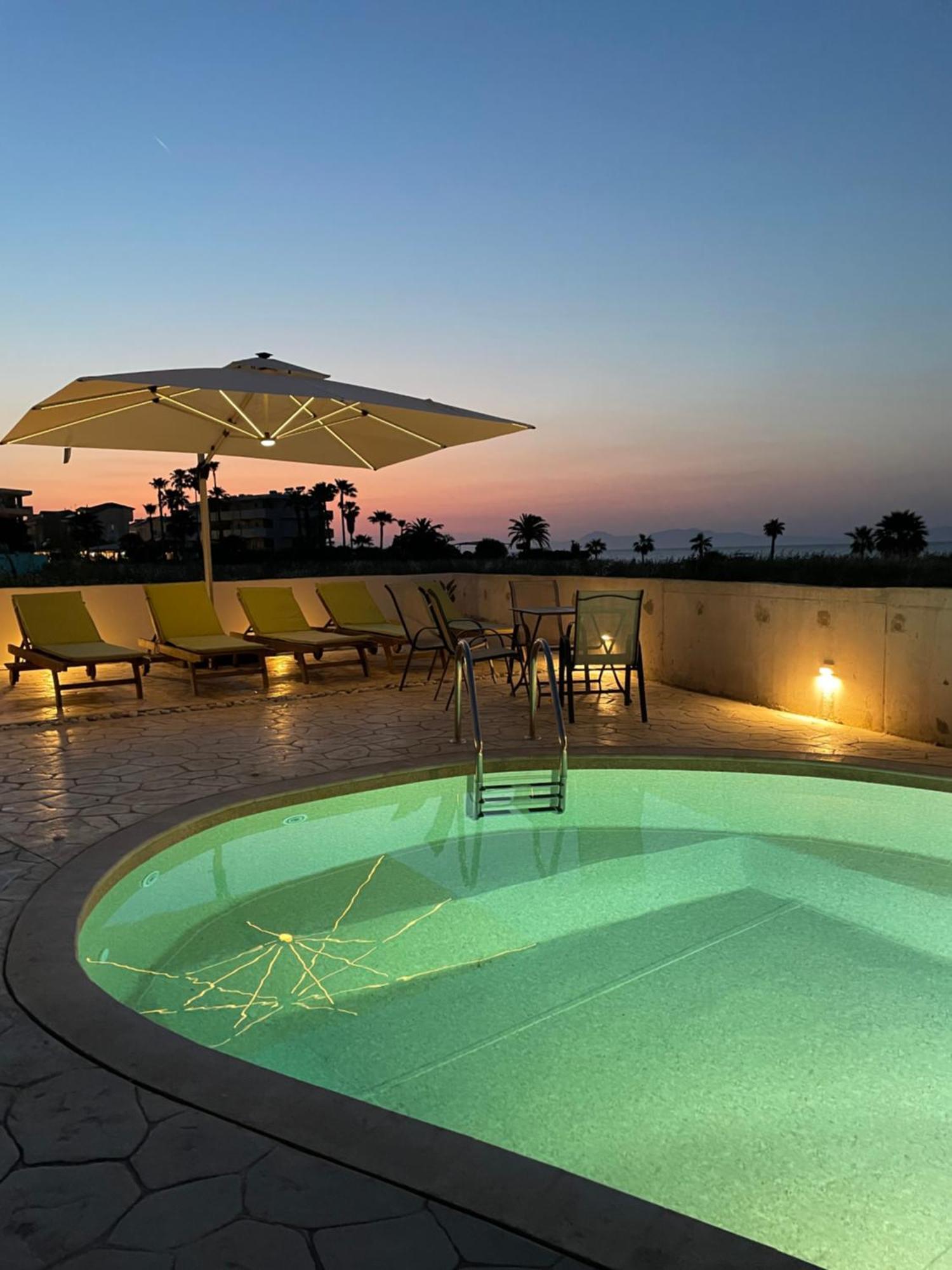 White&Blue Luxury Suites Ialysos  Buitenkant foto