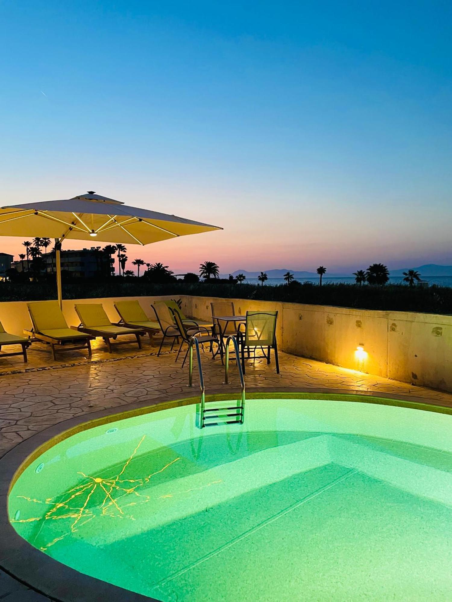 White&Blue Luxury Suites Ialysos  Buitenkant foto